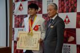 2月8日 技能五輪国際大会で金メダルを獲得した海老原 徹選手に知事特別表彰を授与しました