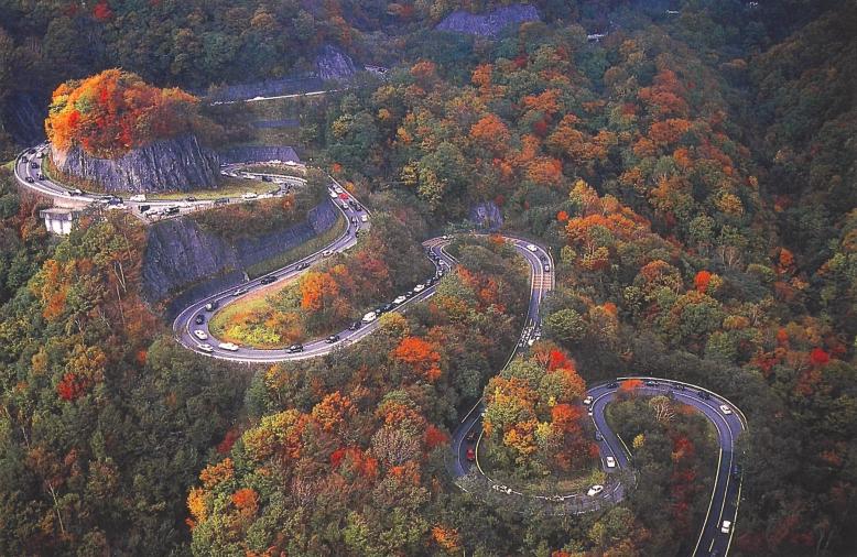 写真：いろは坂を上空から撮影したもの