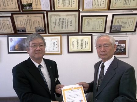 交付の様子（岩澤建設）