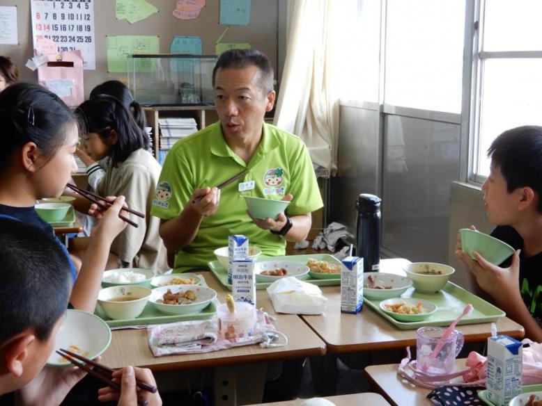 学校給食試食