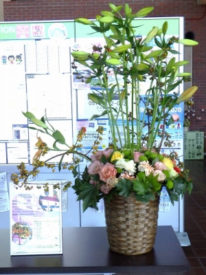 那須烏山市役所南那須庁舎の10月の飾花の様子