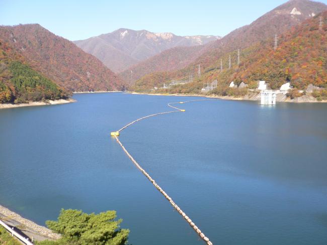 秋の深山湖写真