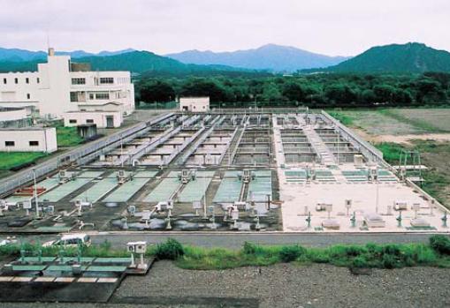 上流浄化センターの水処理施設の写真