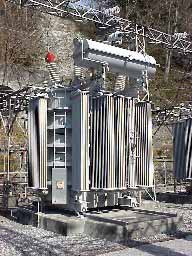 川治第一発電所主要変圧器の写真
